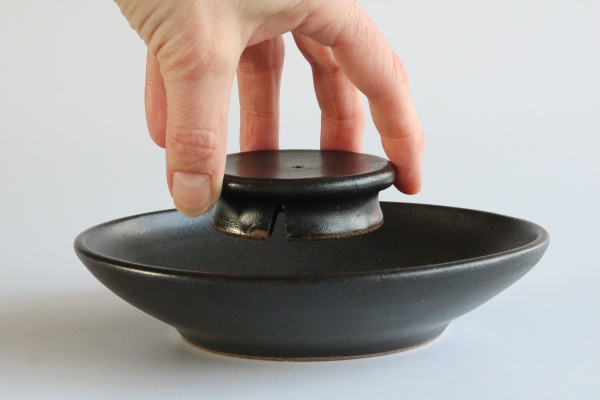 Fuß für Teeboot/Teekannenständer anthrazit/schwarz von Michiko Shida