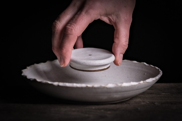 Fuß für Teeboot/Teekannenständer matt-cremeweiß von Michiko Shida