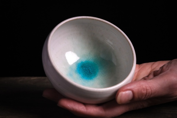 Teeschale gewölbt 180ml weiß/türkis von Michiko Shida