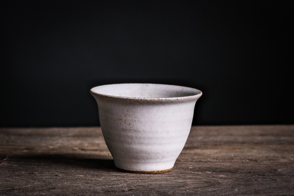 Cup in Tulpenform 75ml matt-cremeweiß von Michiko Shida