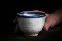 Japanische Teeschale 170ml mit dunkelblauer Verlaufskante